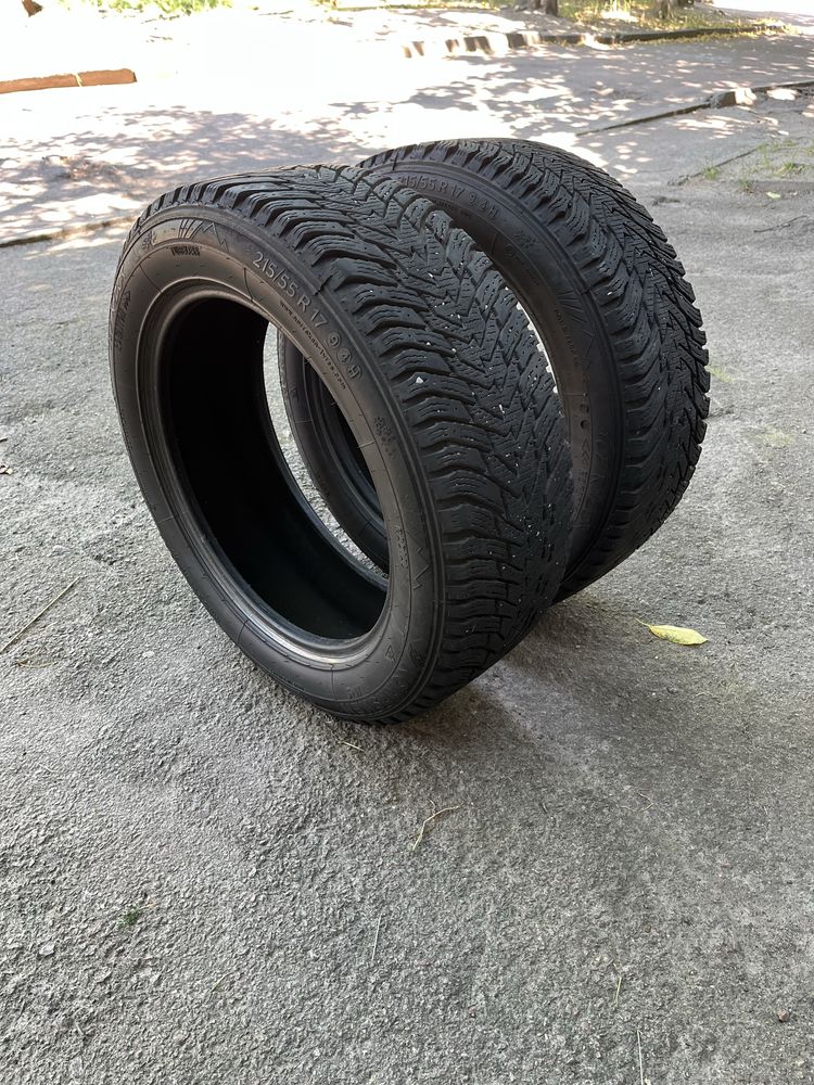 Зимова резина 215/55 R17
