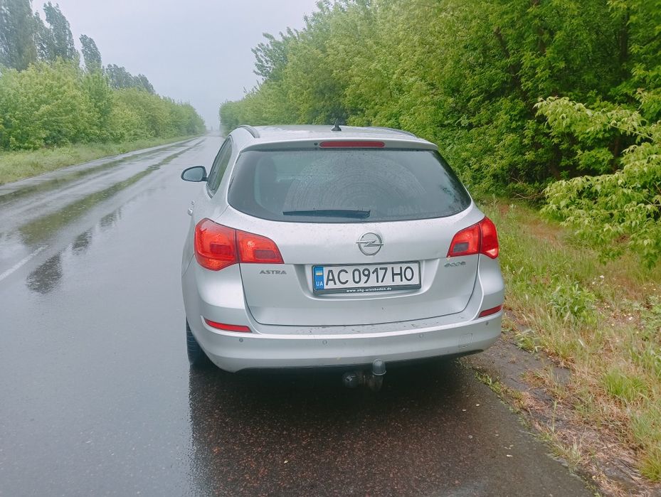 Опель Астра j.2011рік
