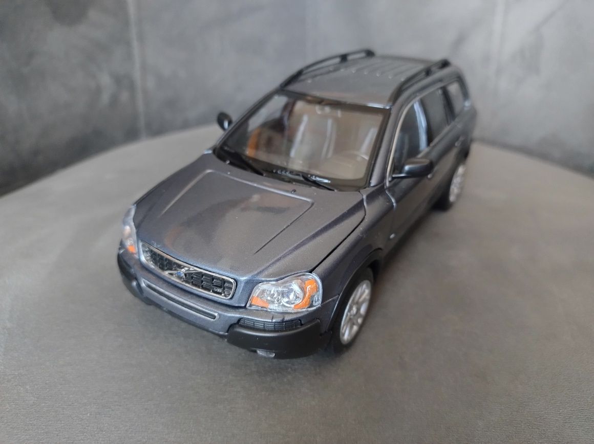 Volvo XC 90 1:24