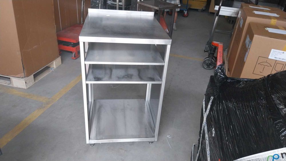 Podstawa pod piec z półkami i dziurą na podłączenie wody 67x77x110 cm