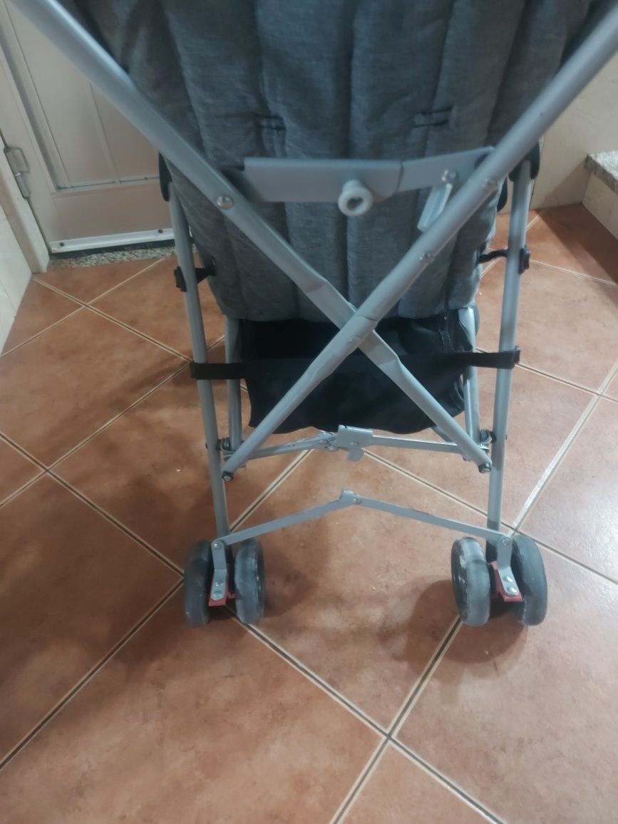 Carrinho de passeio de bebé