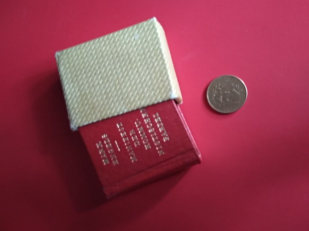 Książka kolekcjonerska unikalna manifest miniatura kieszonkowa
