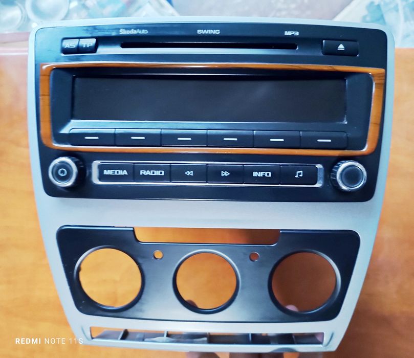 Автомагнитола SWING Skoda Auto знята з автомобіля Skoda Octavia 5