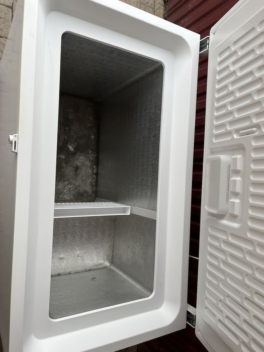 Морозильна камера Bauknecht SF23870 на 240 літрів Морольний ларь