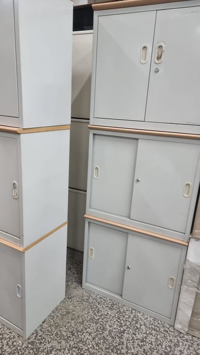 Armário metálico cor cinza