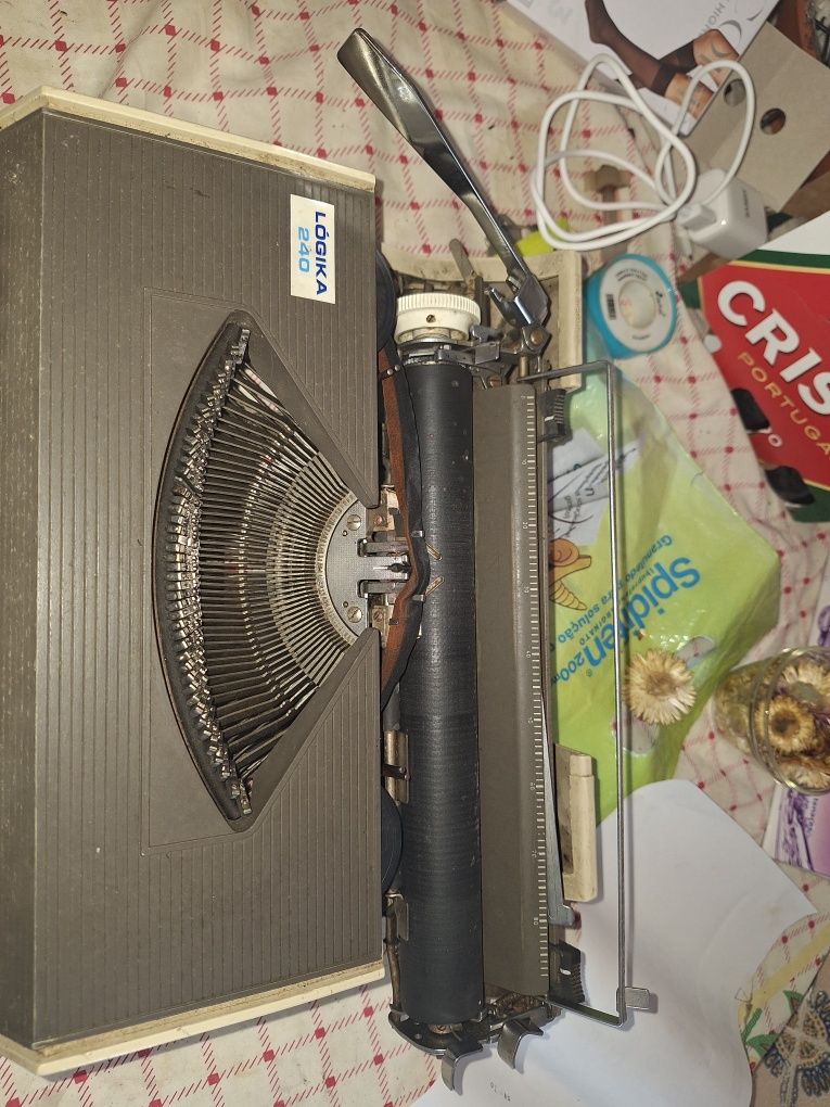 Maquina de escrever antiga