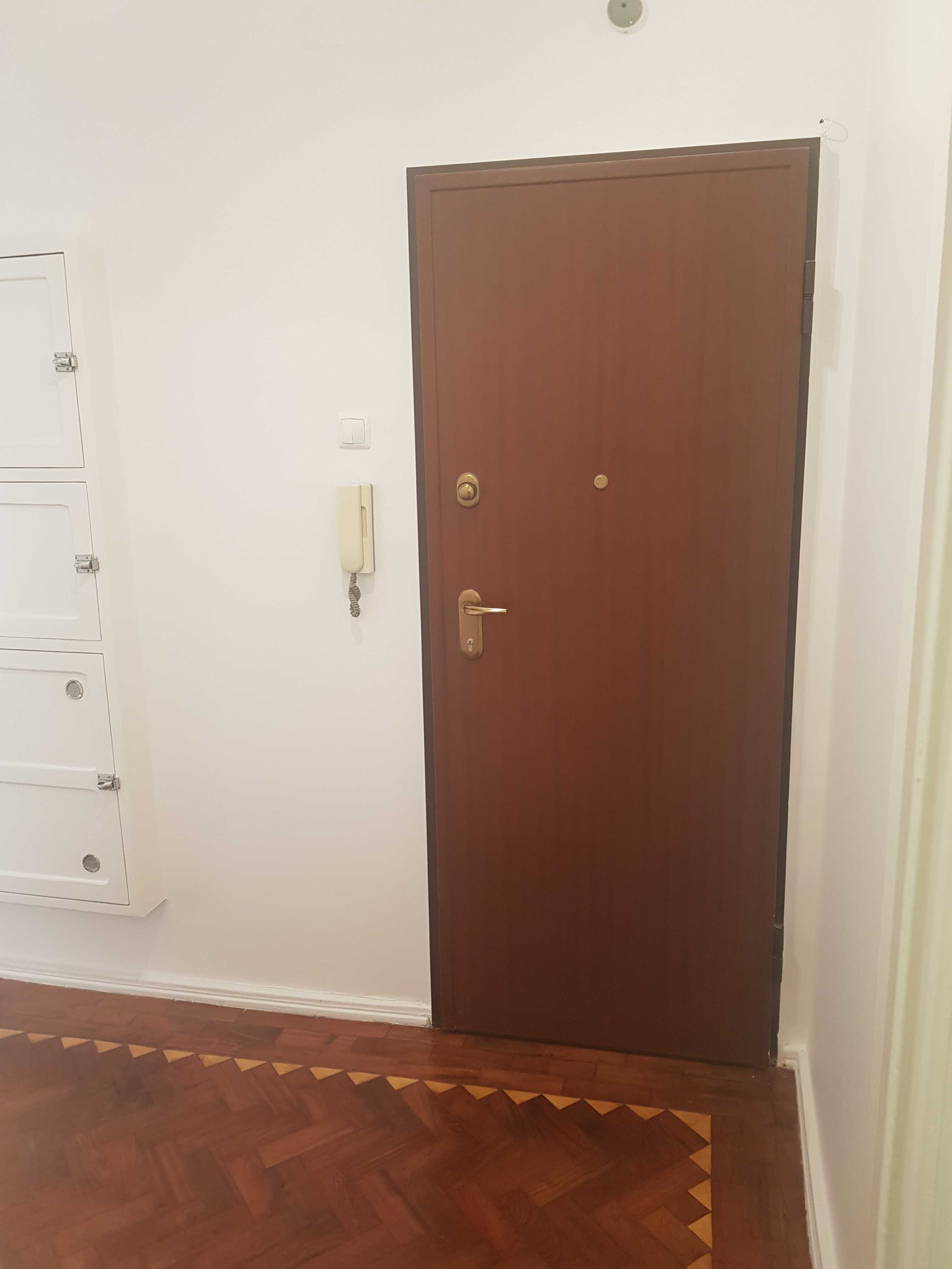 T1 vendo particular portas de Benfica Venda nova