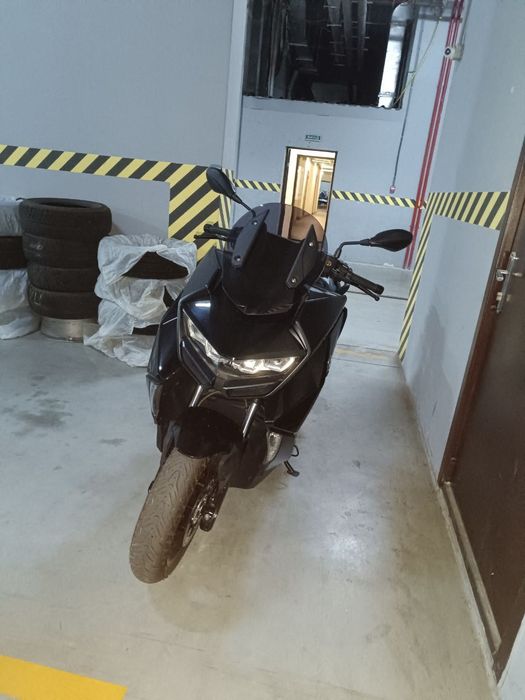 Скутер BMW C 400 gt