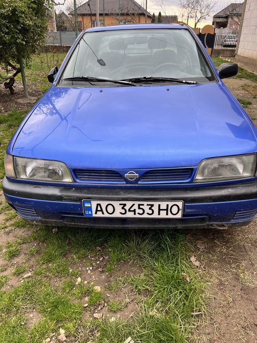 Нісан санні.