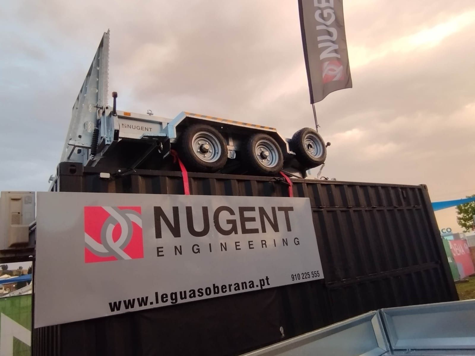 Atrelado Porta Maquinas Nugent Engineering P3118H 3500kgs PB-Novo