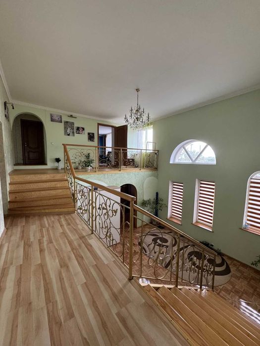 Продається особняк м.Бурштин.Вартий вашої уваги!