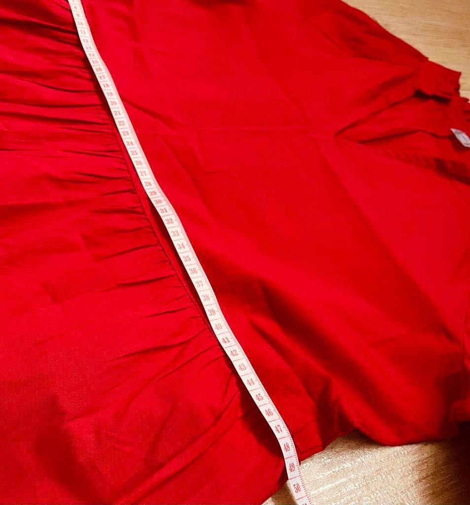 Роскошное летнее платье красного цвета