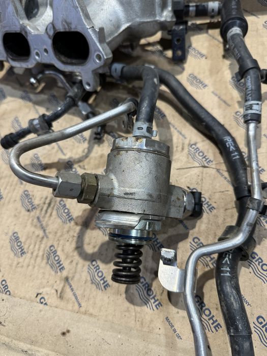 Корпус масляного фильтра Ауди А4 Б8 електро помпа водяная Audi A4 B8