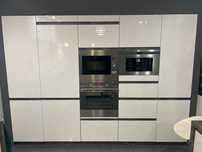 Lakierowane meble kuchenne wraz ze sprzętem AGD Electrolux