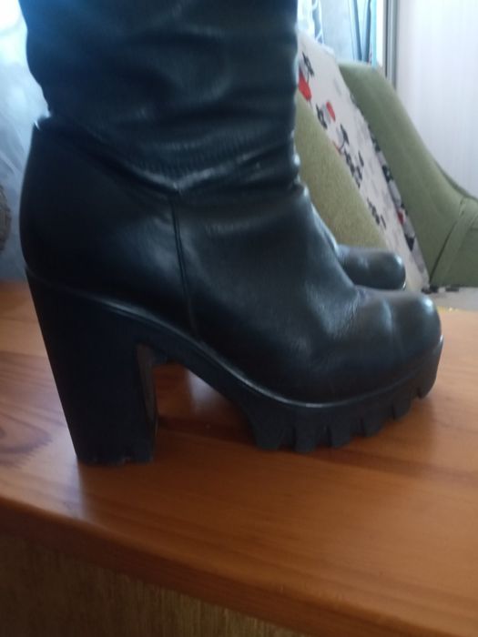 Шкіряні зимові сапожки.