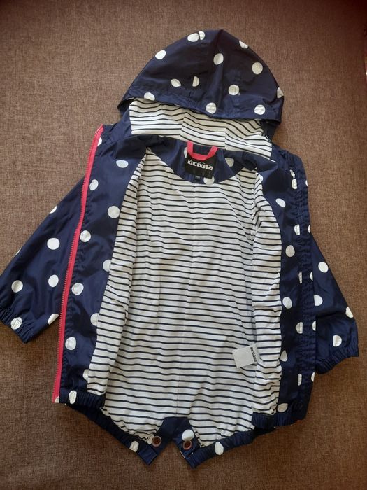 Легкий плащик вітровка