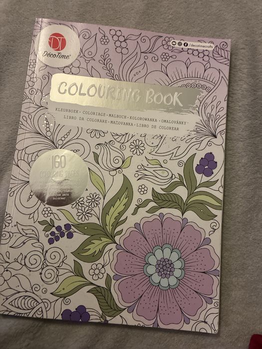 Zestaw kolorowanki i kredki