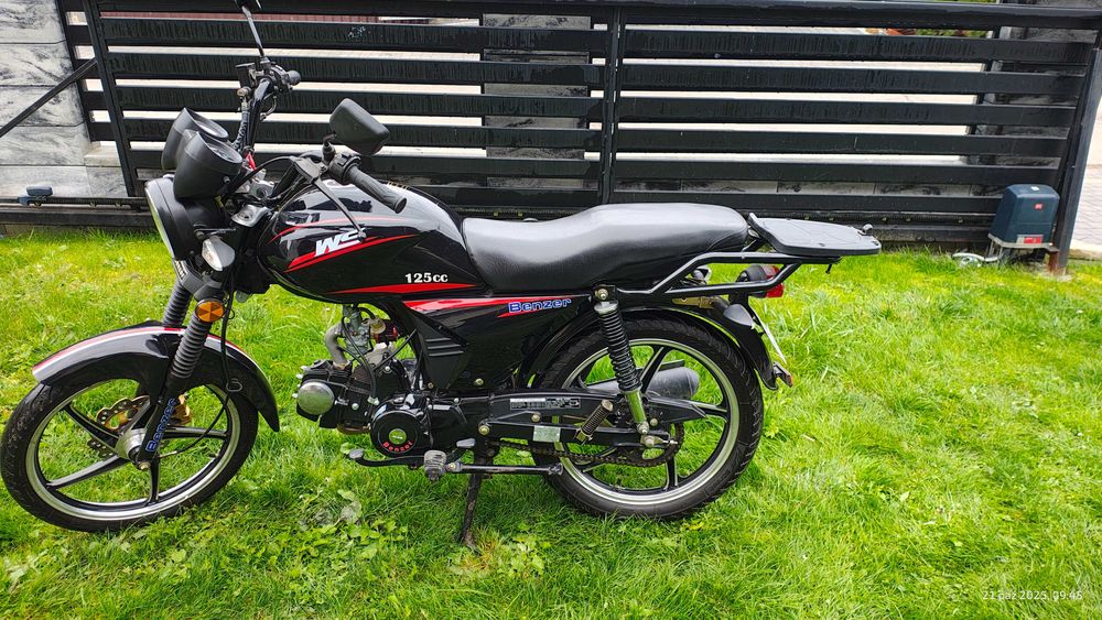 Motocykl WS 125 Benzer
