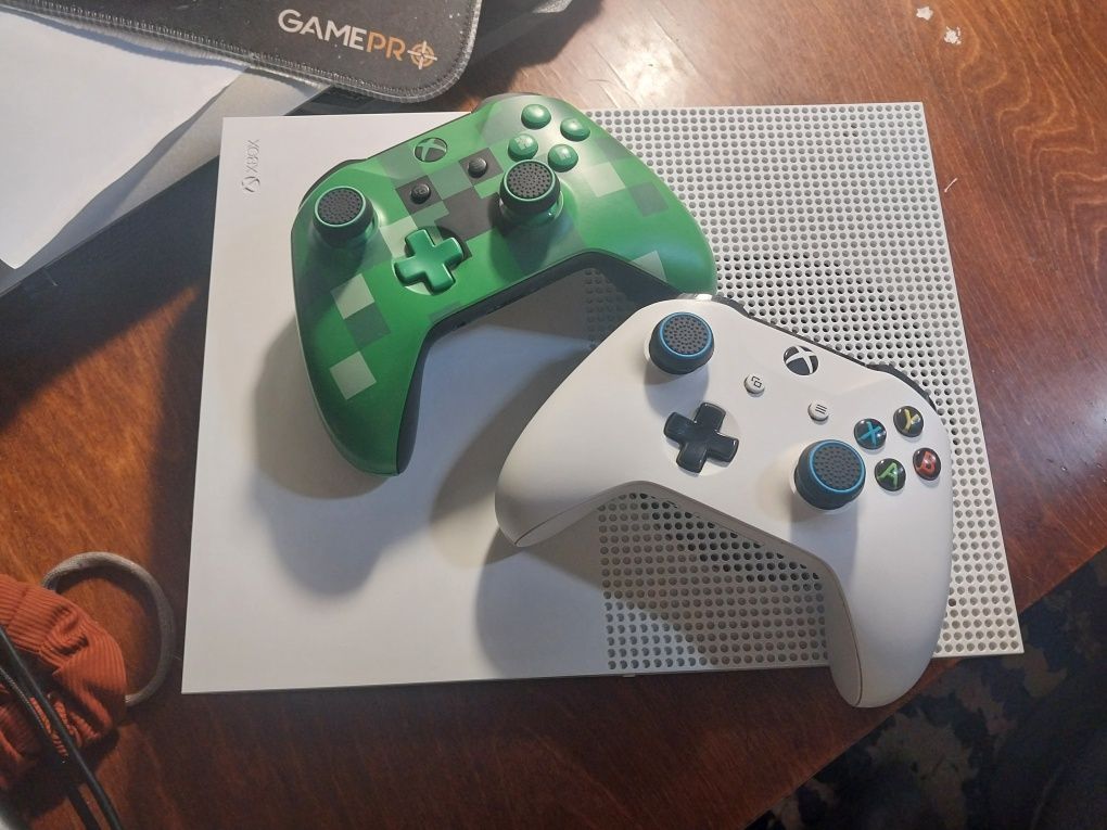 Консоль xbox one s, повна комплектація + 1 геймпад. Можливий торг