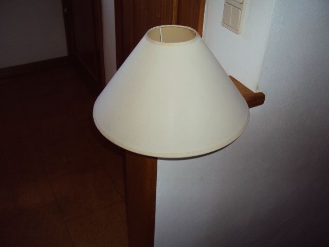 Um Abjure agora só em preto  para qualquer tipo de candeeiro