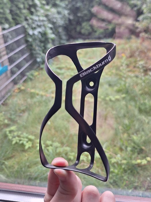 Koszyk na bidon Blackburn Cinch karbonowy czarny matowy