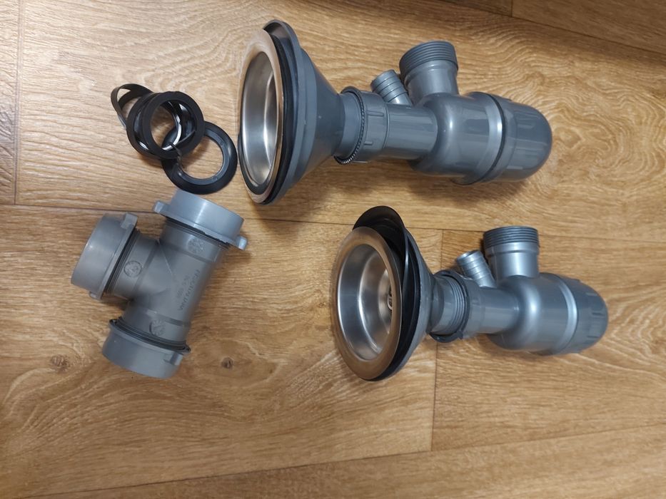 Кухонна мийка з двома чашами і крилом