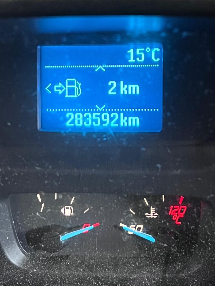 Ford Transit 2.2 contentor + plataforma elevatória.