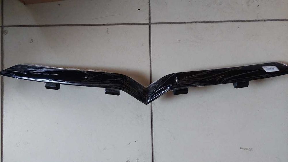 Накладка V-подібна хром (пташка) Tesla Model X Plaid 1617074-00-C