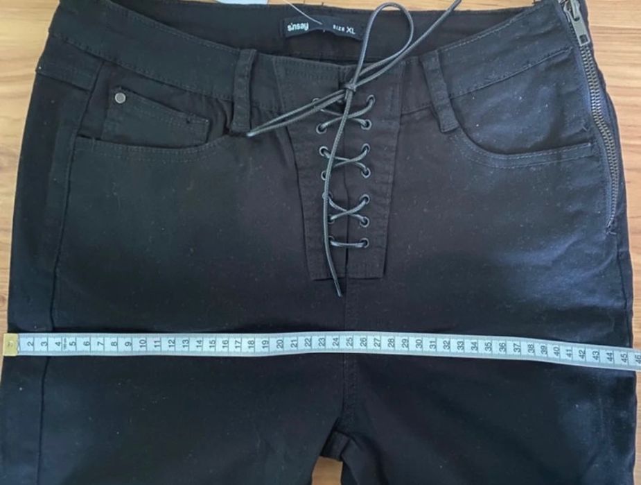 Czarne spodnie skinny Sinsay