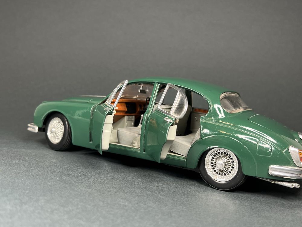 Jaguar Mark 2 модель машинка 1:18 Maisto