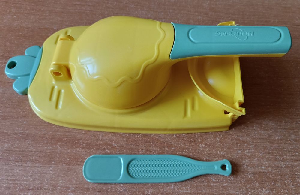 Maszynka do pierogów plastikowa