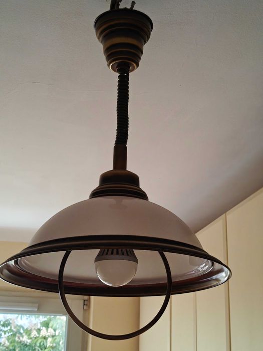 Lampa sufitowa regulowana