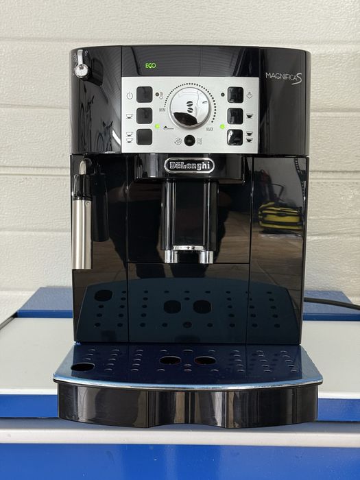 Кавоварка кавомашина Delonghi Magnifica S 2022 рік (Делонгі, Делонжі)