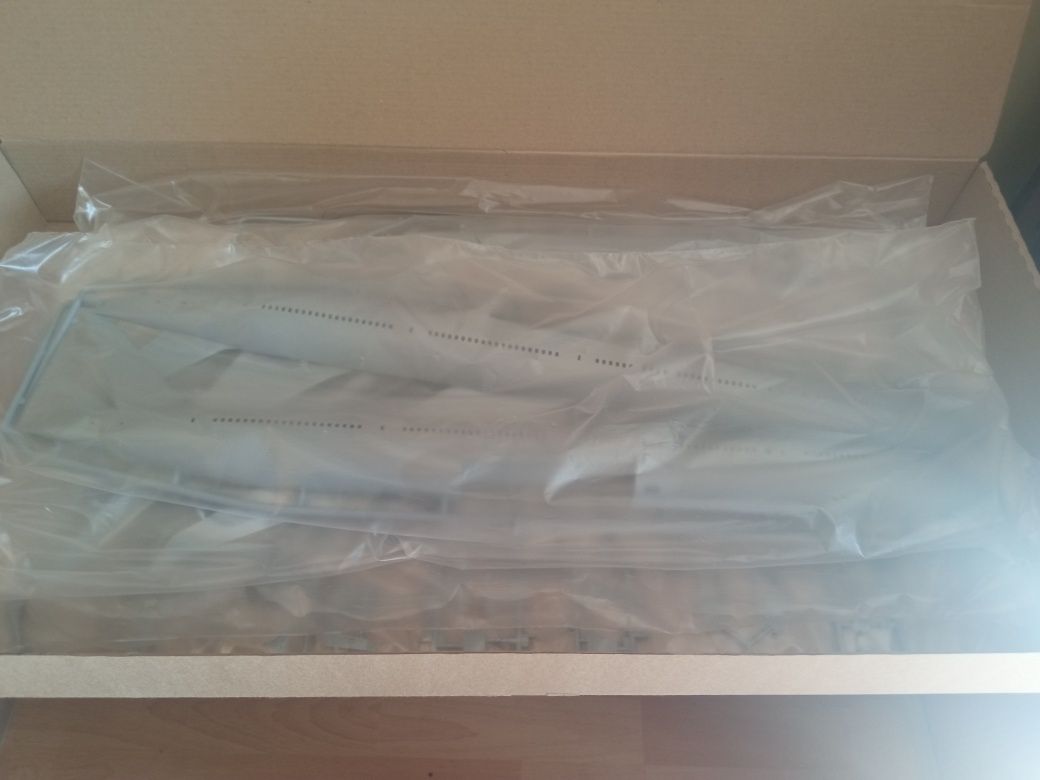 Model Zvezda Boeing 777-300 Dreamliner