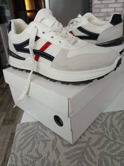 Жіночі кросівки на кожень день, р.39(25.5-26), нові