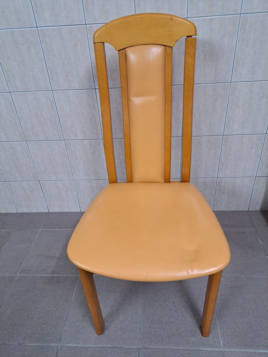 Krzesła z skóry pomarańczowo żółte