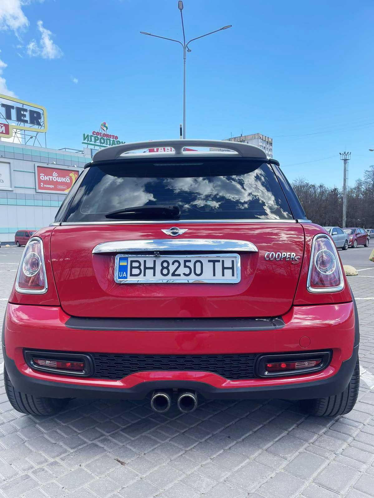 MINI Cooper 1.6 Turbo 2011 г.в. MAXIMAL (на коже с панорамой)