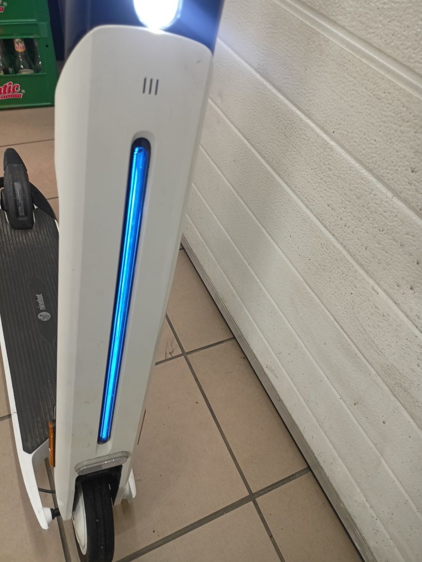 Hulajnoga elektryczna Segway Ninebot KickScooter Air T15D składana