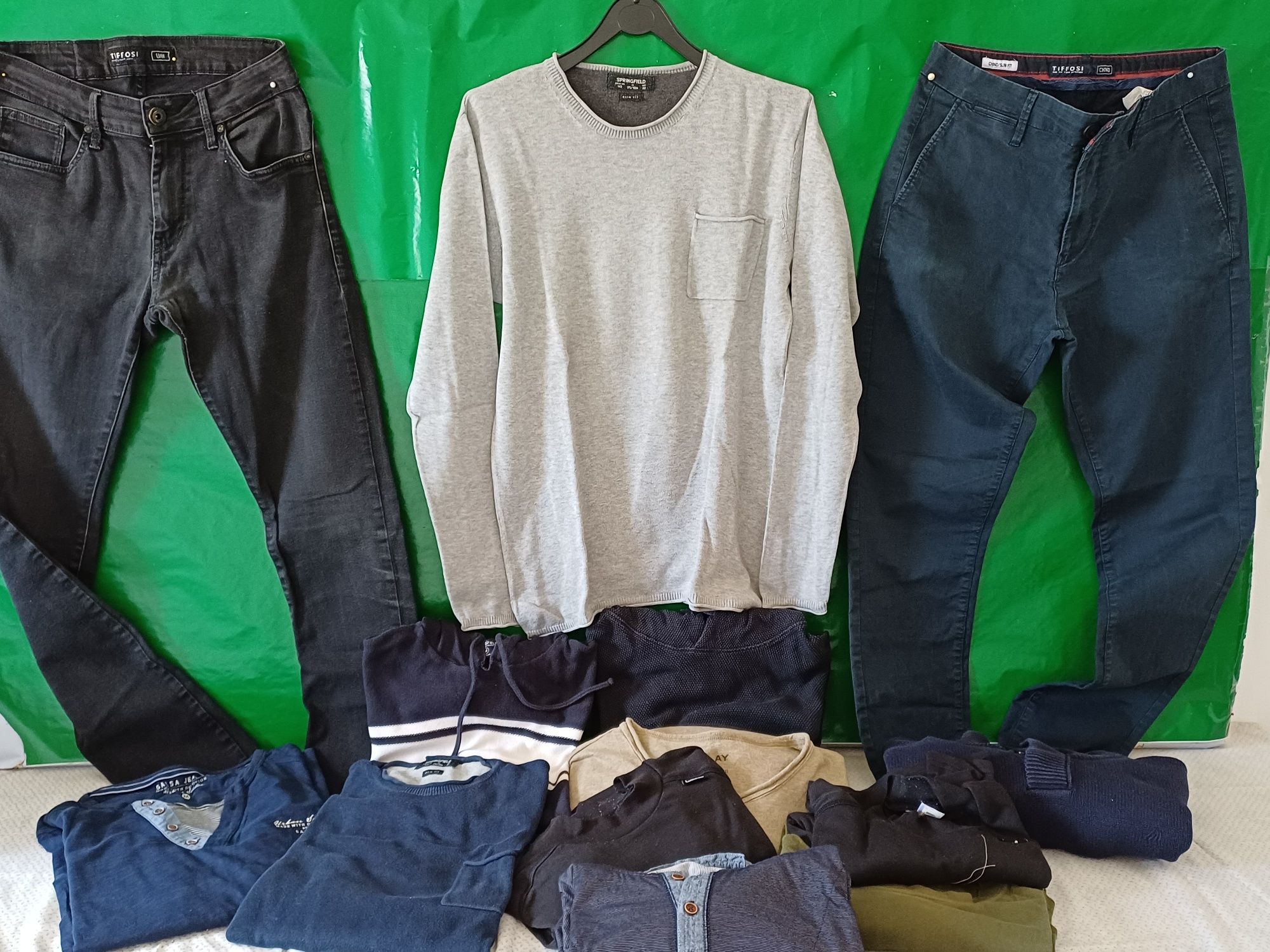 Lote de roupa para homem tamanho M.