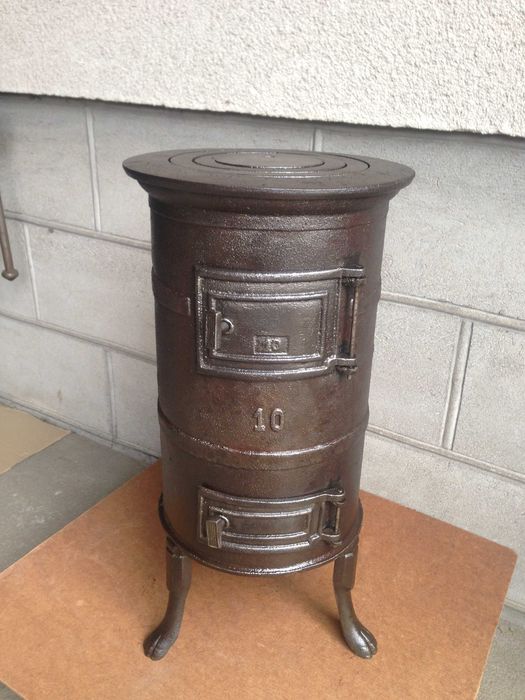 Piecyk żeliwny z lat PRL-u. Koza, cyganek.