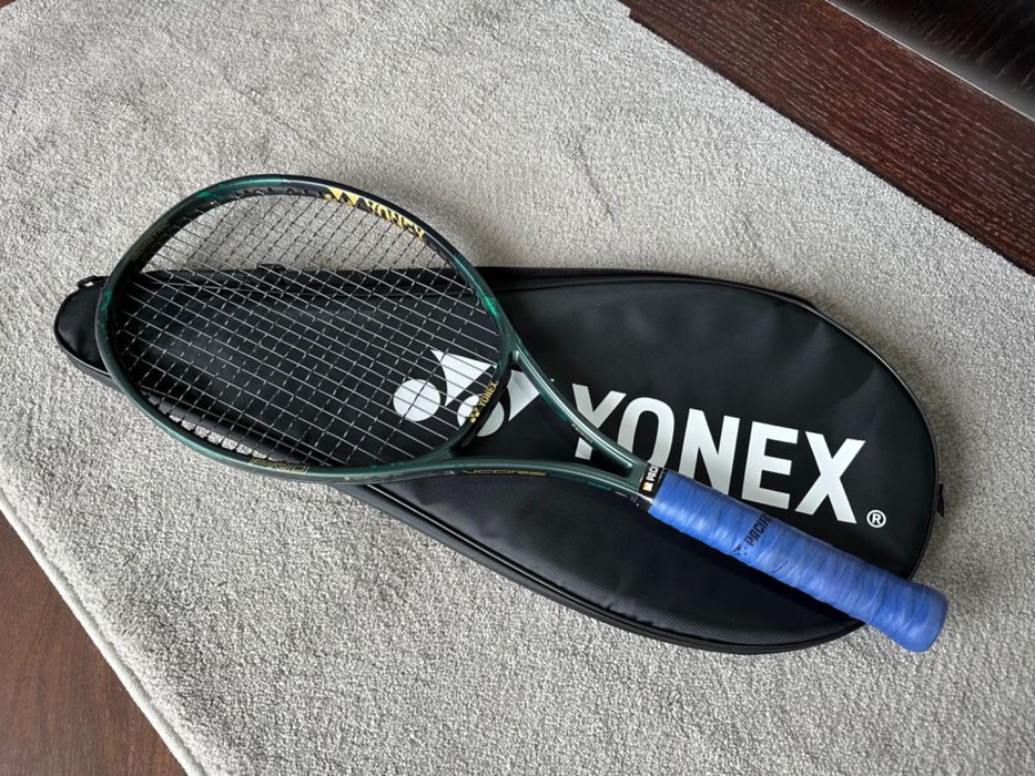 Raquete de Ténis Yonex Vcore Pro 100 com Bolsa/Capa