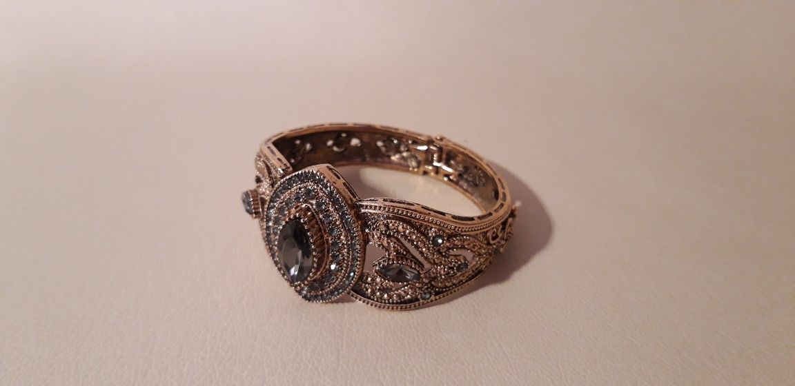Lindíssima pulseira estilo turco vintage com brilhantes cinza - NOVA