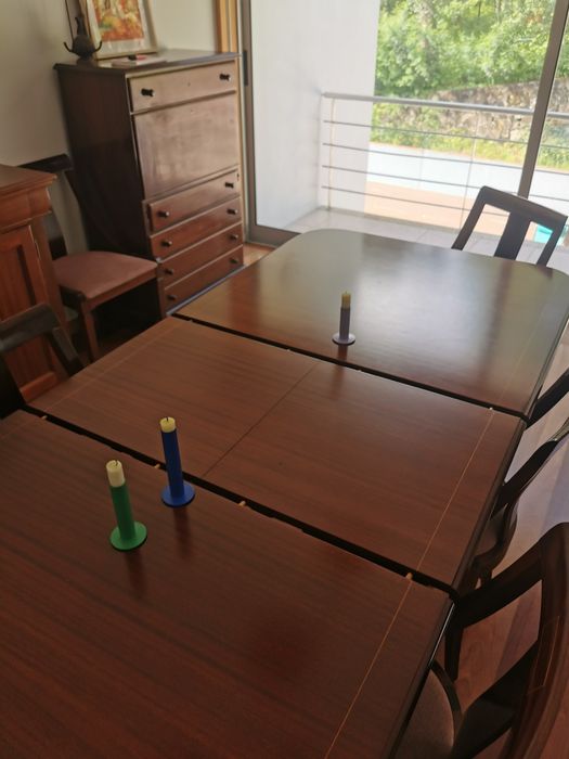 Vendo mesa de jantar extensível e 8 cadeiras