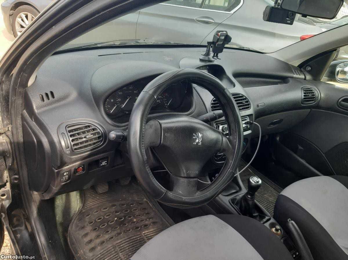 Voiture en bon état, avec un crédit possible