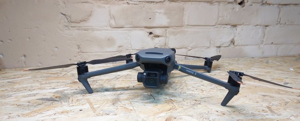 Квадрокоптер DJI Mavic 3 Fly More Combo