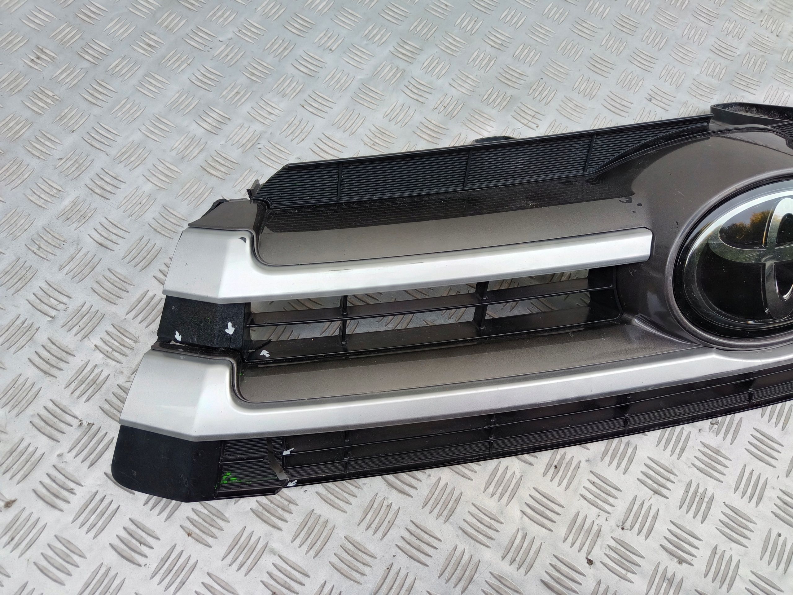 Toyota Highlander Grill Atrapa przód Znaczek pod Radar Usa