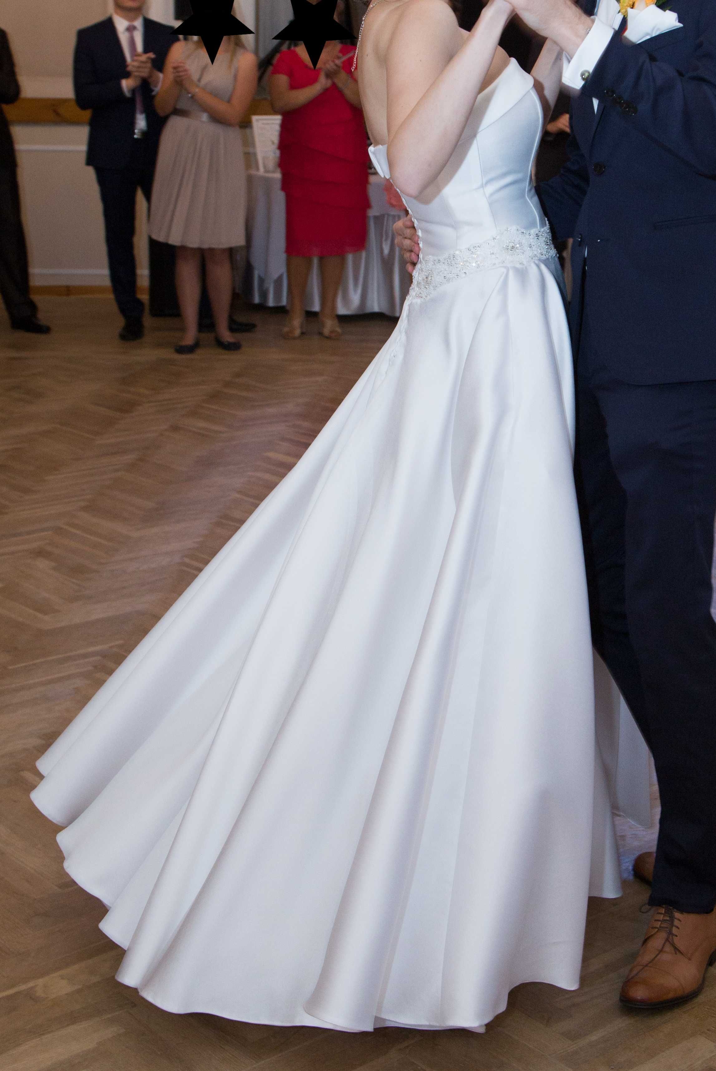 Suknia ślubna klasyczna, elegancka, bez ramiączek, z wiązaniem, litera