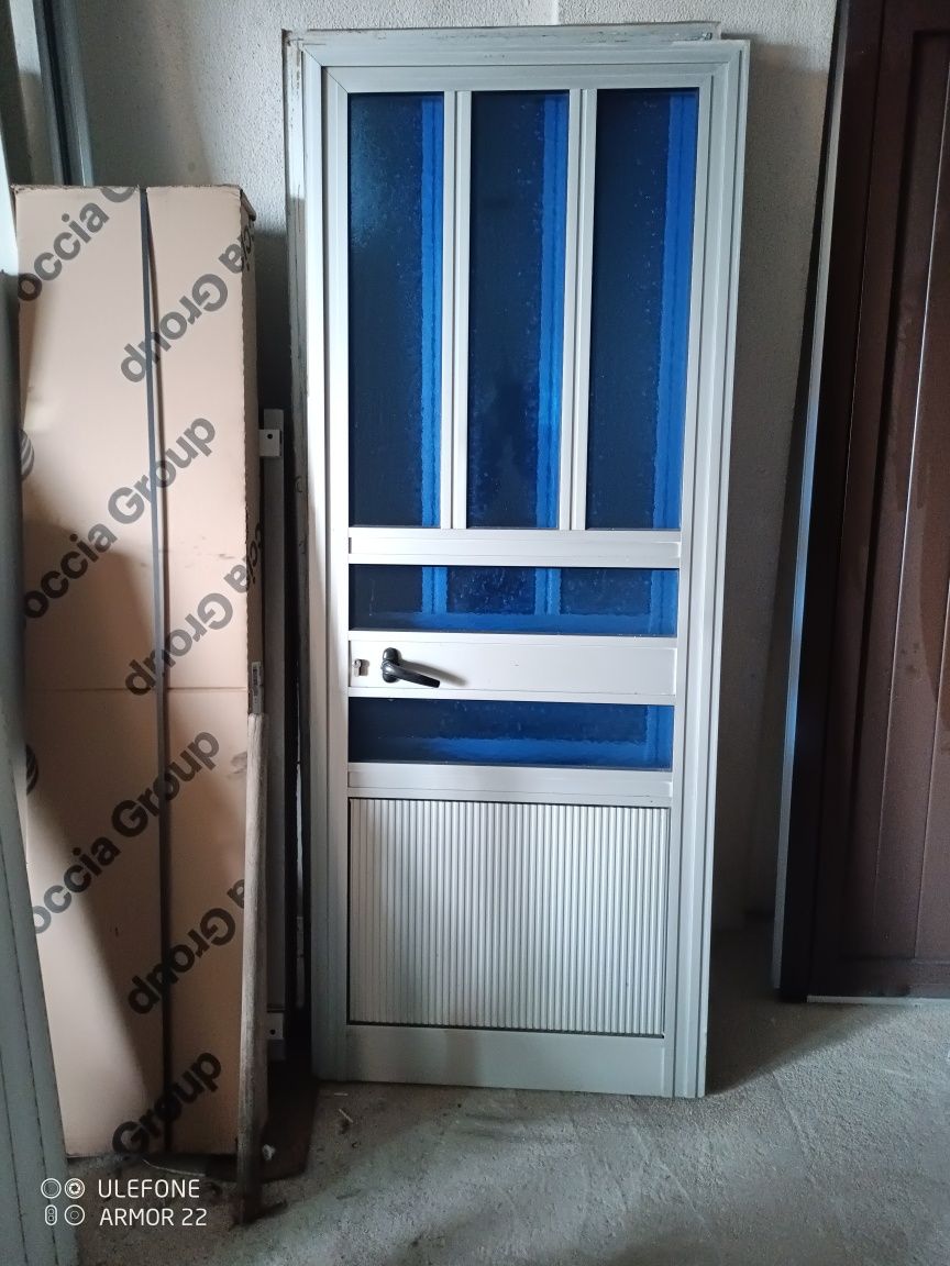 Portas novas e usadas