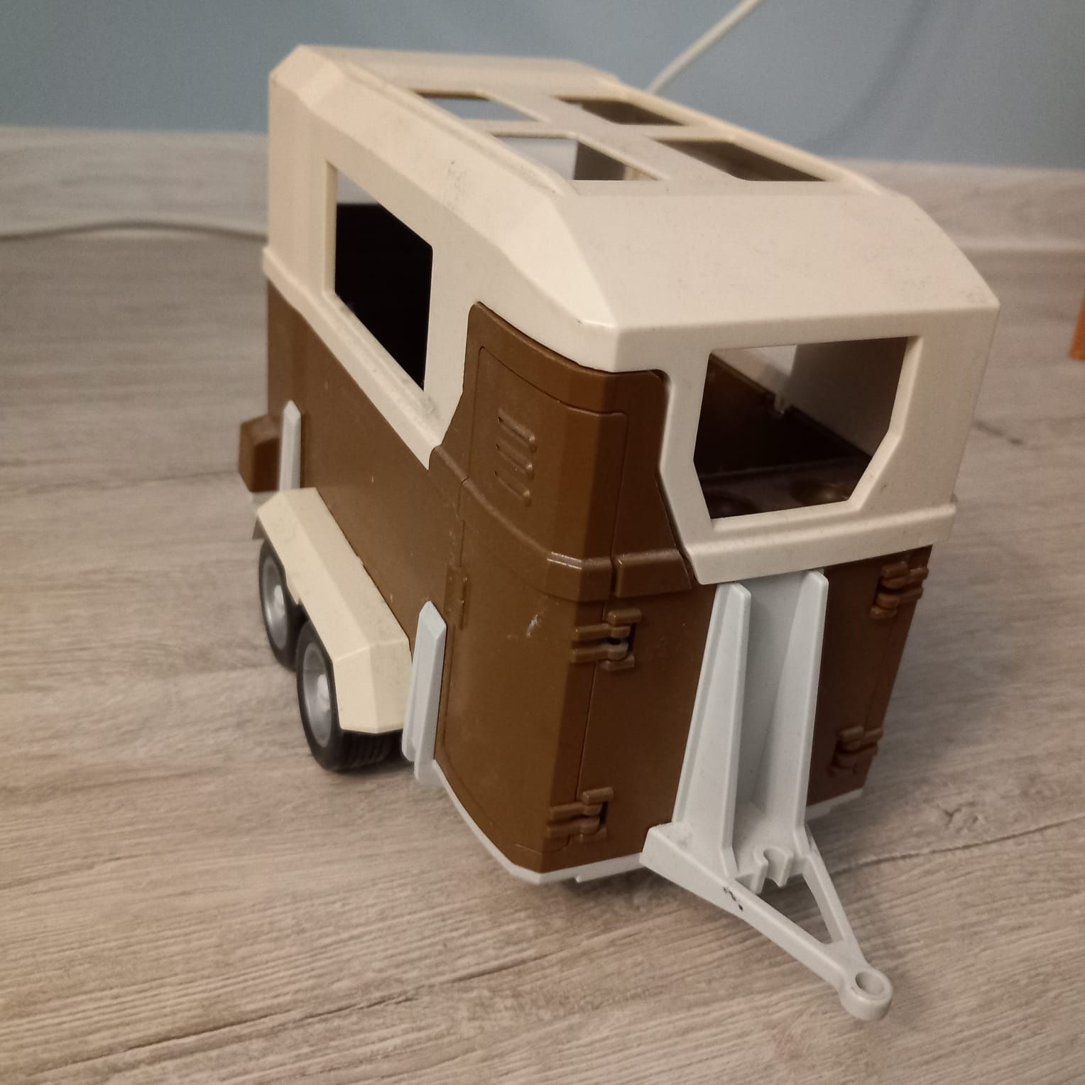 Schleich przyczepa do przewozu koni