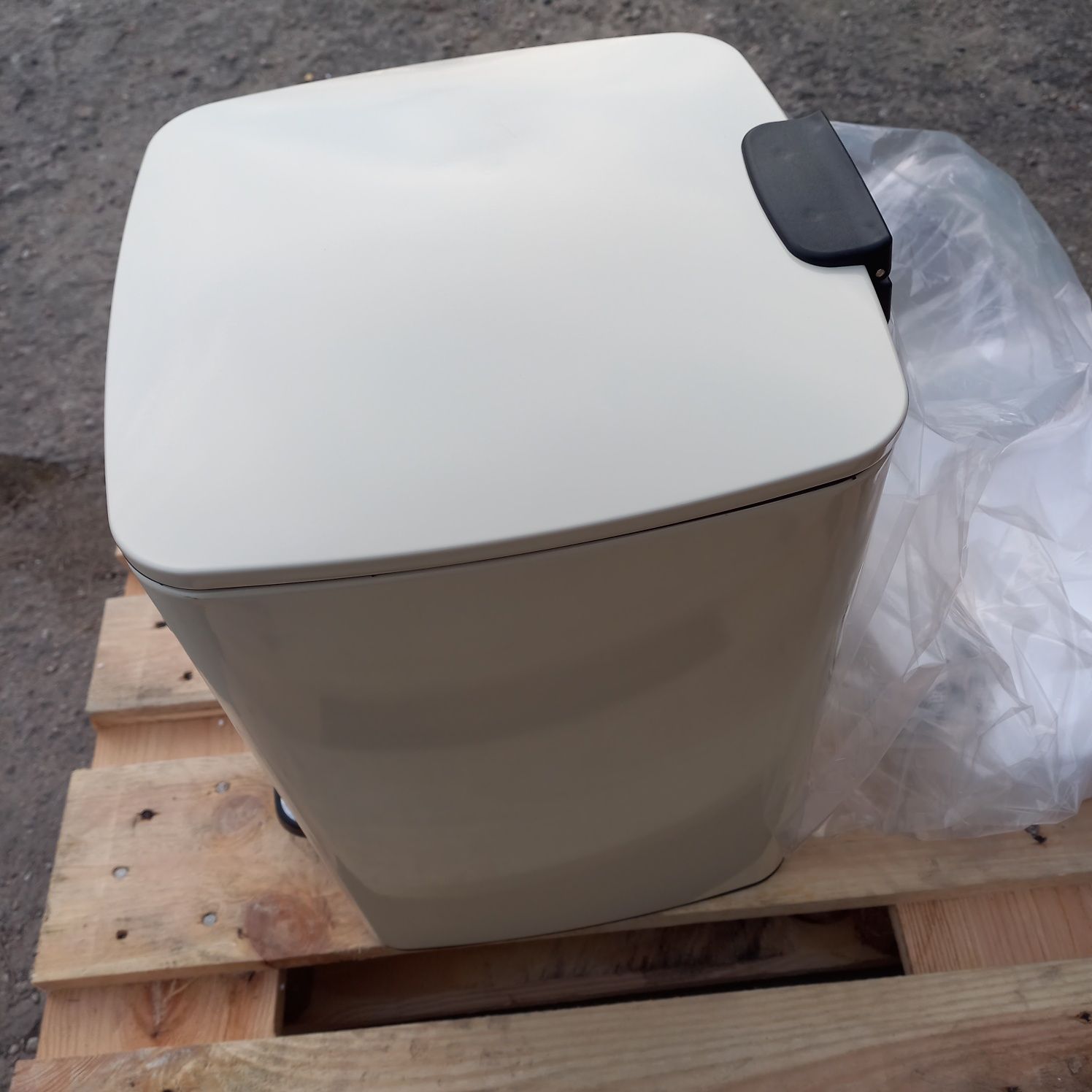 Nowy kosz 20L   .